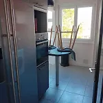 Grand Avec Garage Apartment *